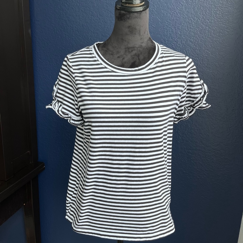 Black and White short sleeve shirt